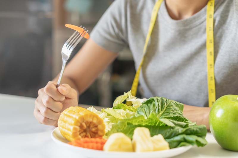 กินอาหารที่เป็นโปรตีนและผัก